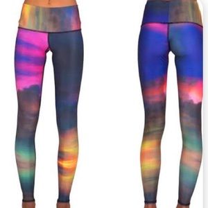 New Teeki leggings clouds print NWT